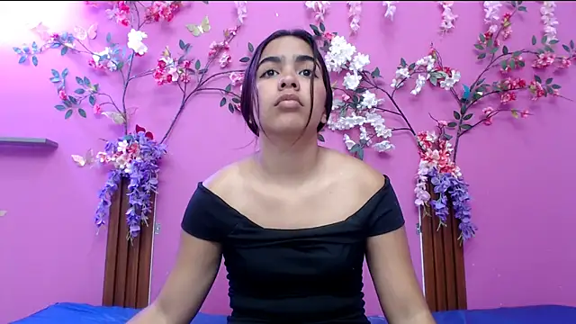 Snapshot of skinnysofia18 chatting on 30, 5, 2026 skinnysofia18 online show from 30, 5, 2026