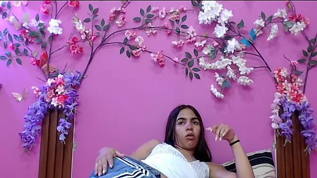 Snapshot of skinnysofia18 chatting on 16, 11, 2025 skinnysofia18 online show from 16, 11, 2025