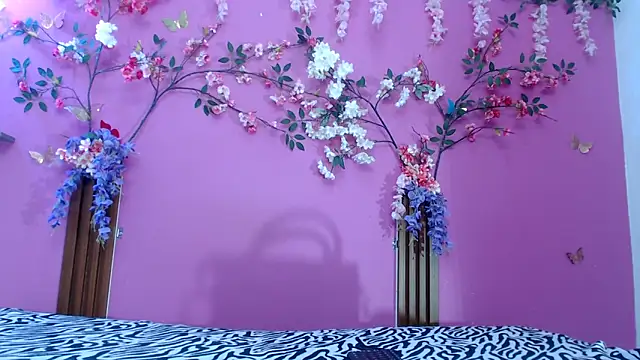 Snapshot of skinnysofia18 chatting on 15, 5, 2026 skinnysofia18 online show from 15, 5, 2026