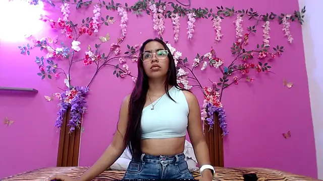 skinnysofia18 online show from 18, 3, 2026