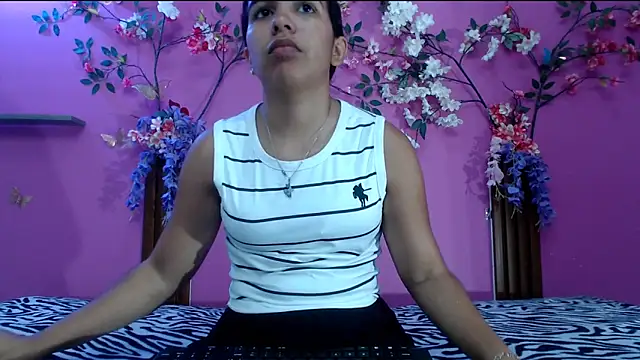 Snapshot of skinnysofia18 chatting on 25, 5, 2026 skinnysofia18 online show from 25, 5, 2026