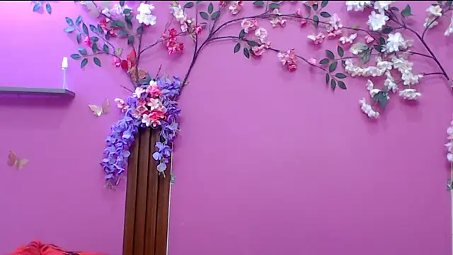 Snapshot of skinnysofia18 chatting on 27, 11, 2025 skinnysofia18 online show from 27, 11, 2025