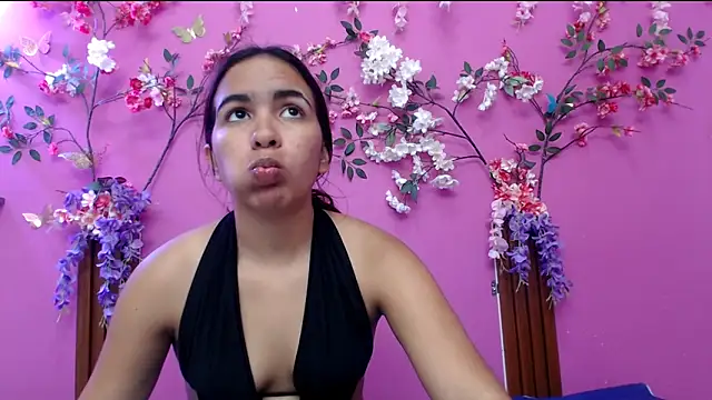 Snapshot of skinnysofia18 chatting on 4, 6, 2026 skinnysofia18 online show from 4, 6, 2026
