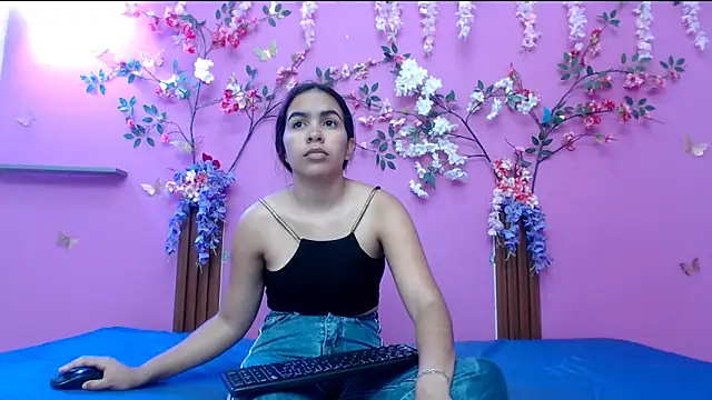 Snapshot of skinnysofia18 chatting on 29, 5, 2026 skinnysofia18 online show from 29, 5, 2026
