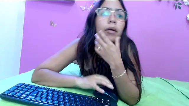 Snapshot of skinnysofia18 chatting on 25, 4, 2026 skinnysofia18 online show from 25, 4, 2026