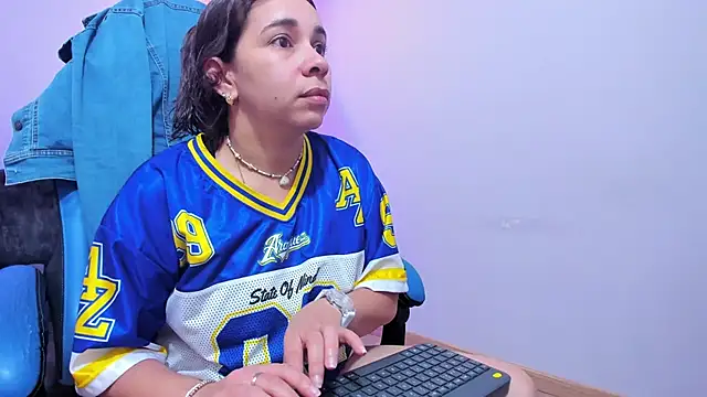 CataleyaAmaya online show from 27, 9, 2025
