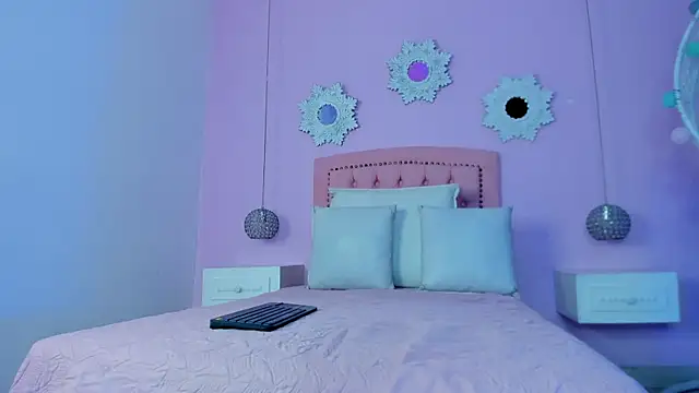 Snapshot of CannelaSmith chatting on 24, 10, 2025 CannelaSmith online show from 24, 10, 2025