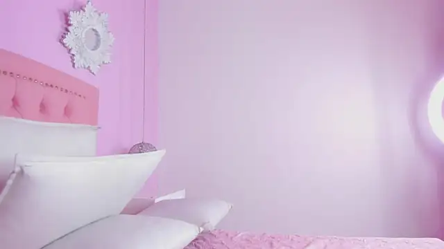 Snapshot of CannelaSmith chatting on 8, 10, 2025 CannelaSmith online show from 8, 10, 2025