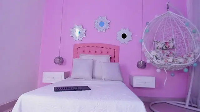 Snapshot of CannelaSmith chatting on 30, 11, 2025 CannelaSmith online show from 30, 11, 2025