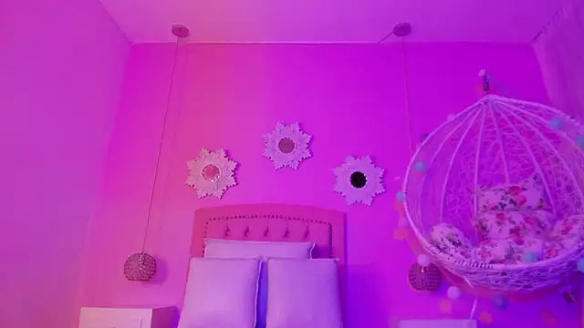 Snapshot of CannelaSmith chatting on 11, 10, 2025 CannelaSmith online show from 11, 10, 2025