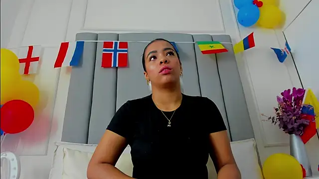 Snapshot of CannelaSmith chatting on 4, 7, 2026 CannelaSmith online show from 4, 7, 2026