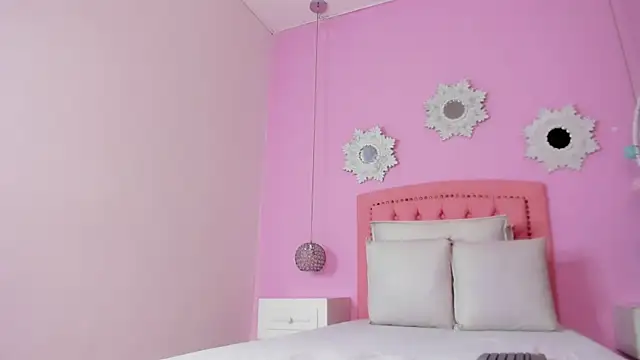 Snapshot of CannelaSmith chatting on 6, 11, 2025 CannelaSmith online show from 6, 11, 2025