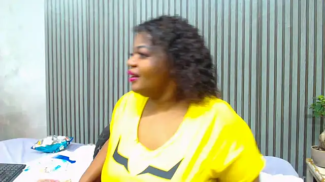 Snapshot of ROYALASS25 chatting on 8, 5, 2026 ROYALASS25 online show from 8, 5, 2026