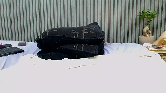 Snapshot of ROYALASS25 chatting on 25, 5, 2026 ROYALASS25 online show from 25, 5, 2026