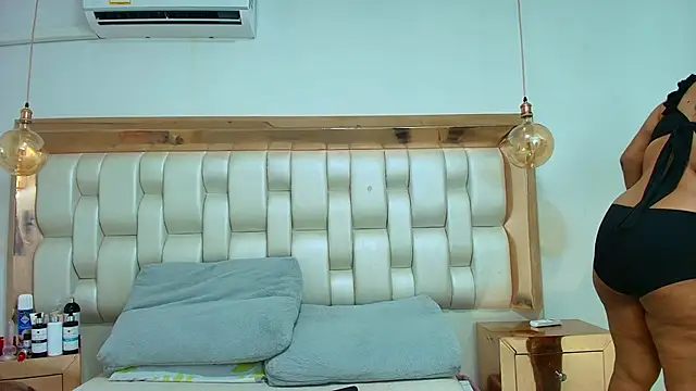 TiffantyAndStacy online show from 27, 10, 2025