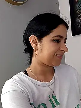 Snapshot of ValerieLove_ chatting on 2, 11, 2025 ValerieLove online show from 2, 11, 2025