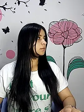 Snapshot of ValerieLove_ chatting on 8, 10, 2025 ValerieLove online show from 8, 10, 2025