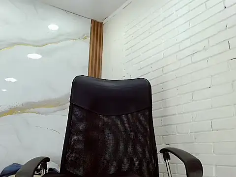 Penelopee Rouse online show from 23, 12, 2025