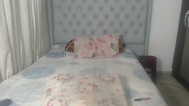 Snapshot of BeautyQueenX22 chatting on 8, 6, 2026 BeautyQueenX22 online show from 8, 6, 2026