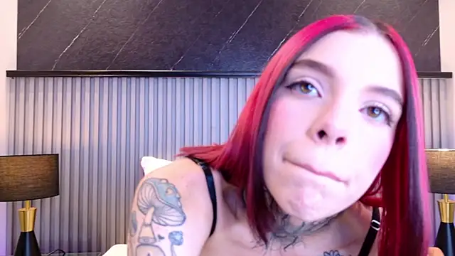 Snapshot of Meganreed_ chatting on 19, 5, 2026 Meganreed online show from 19, 5, 2026