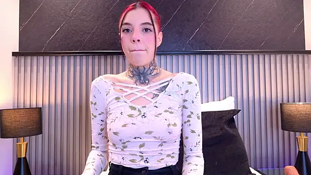 Snapshot of Meganreed_ chatting on 14, 5, 2026 Meganreed online show from 14, 5, 2026