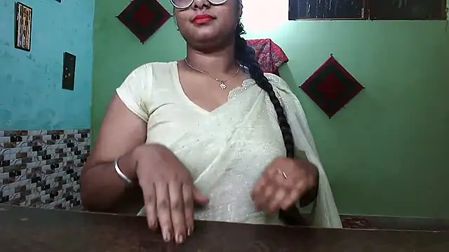 Snapshot of DearKimmi chatting on 1, 11, 2025 DearKimmi online show from 1, 11, 2025