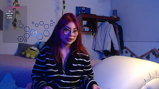 Snapshot of Hanami_cute chatting on 4, 10, 2025 Hanami cute online show from 4, 10, 2025