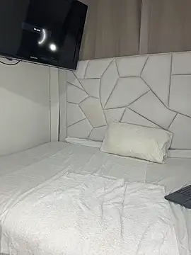 Paulaboterom online show from 24, 10, 2025