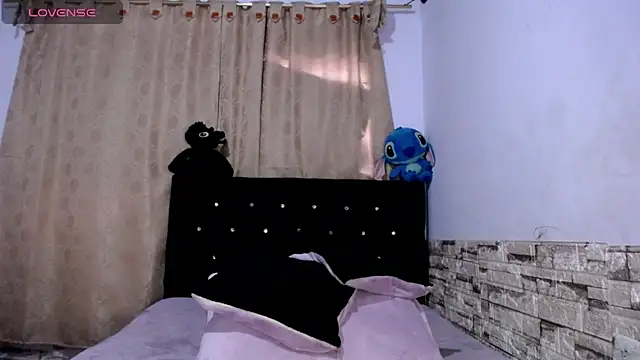 DaraKat18 online show from 6, 2, 2026