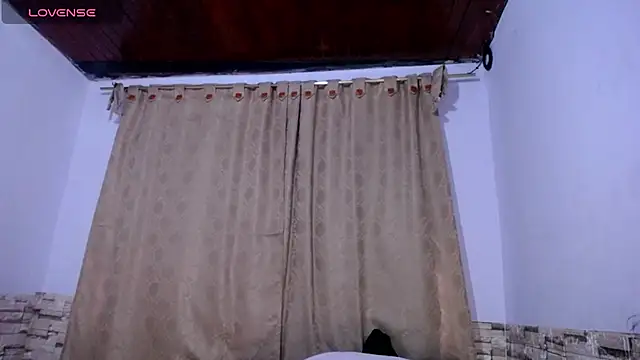 DaraKat18 online show from 11, 2, 2026