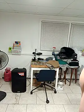 Snapshot of tripping385 chatting on 11, 10, 2025 tripping385 online show from 11, 10, 2025