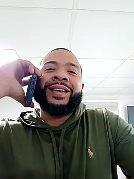 Snapshot of tripping385 chatting on 24, 11, 2025 tripping385 online show from 24, 11, 2025