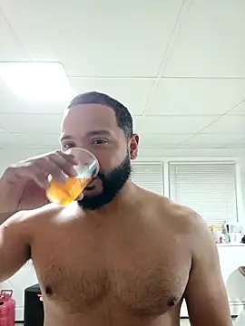 Snapshot of tripping385 chatting on 5, 11, 2025 tripping385 online show from 5, 11, 2025