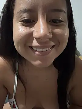 Snapshot of Alaia33200 chatting on 26, 6, 2026 Alaia33200 online show from 26, 6, 2026