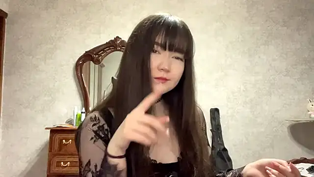 Snapshot of Pikmigirl18 chatting on 16, 10, 2025 Pikmigirl18 online show from 16, 10, 2025