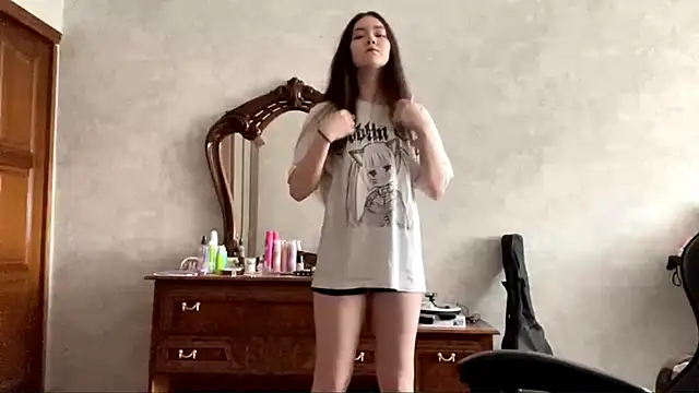 Snapshot of Pikmigirl18 chatting on 10, 10, 2025 Pikmigirl18 online show from 10, 10, 2025