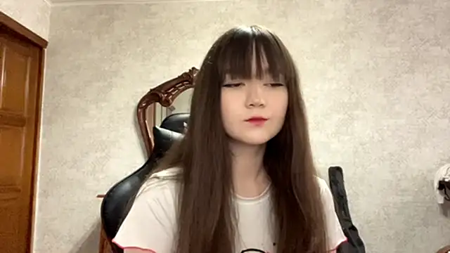 Snapshot of Pikmigirl18 chatting on 12, 10, 2025 Pikmigirl18 online show from 12, 10, 2025