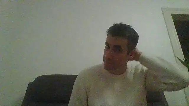 JulioIsHere4you online show from 6, 11, 2025