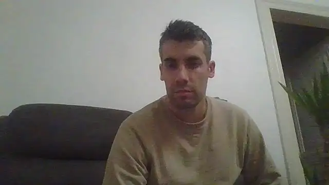 Snapshot of JulioIsHere4you chatting on 18, 12, 2025 JulioIsHere4you online show from 18, 12, 2025