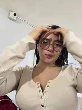 Bella Sumers online show from 15, 4, 2026