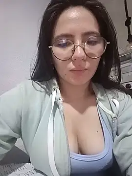 Snapshot of Bella_Sumers chatting on 17, 6, 2026 Bella Sumers online show from 17, 6, 2026