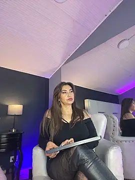 Samantha Milf   online show from 17, 12, 2025