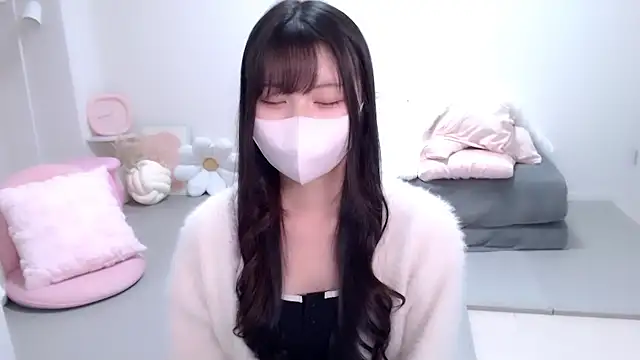 Snapshot of moka-neko chatting on 14, 11, 2025 moka-neko online show from 14, 11, 2025