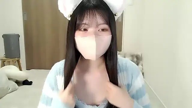 Snapshot of moka-neko chatting on 26, 10, 2025 moka-neko online show from 26, 10, 2025