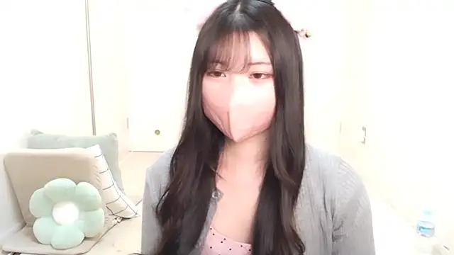 Snapshot of moka-neko chatting on 4, 11, 2025 moka-neko online show from 4, 11, 2025