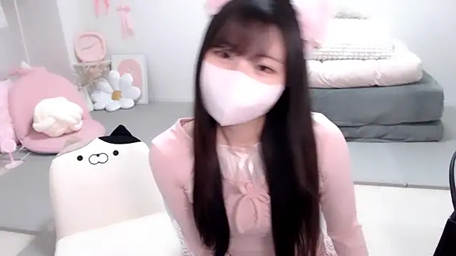 Snapshot of moka-neko chatting on 19, 11, 2025 moka-neko online show from 19, 11, 2025