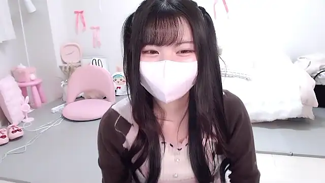 Snapshot of moka-neko chatting on 3, 12, 2025 moka-neko online show from 3, 12, 2025