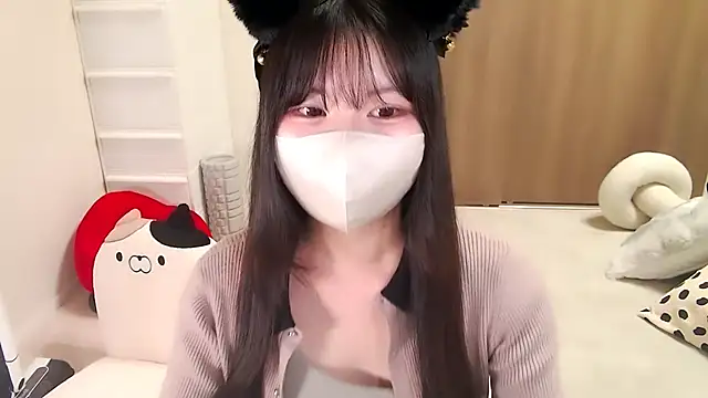 Snapshot of moka-neko chatting on 15, 10, 2025 moka-neko online show from 15, 10, 2025