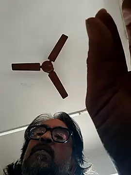 Snapshot of malhotra21 chatting on 21, 12, 2025 malhotra21 online show from 21, 12, 2025