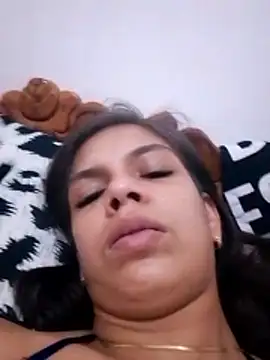 Snapshot of estefanyabreu chatting on 21, 10, 2025 estefanyabreu online show from 21, 10, 2025